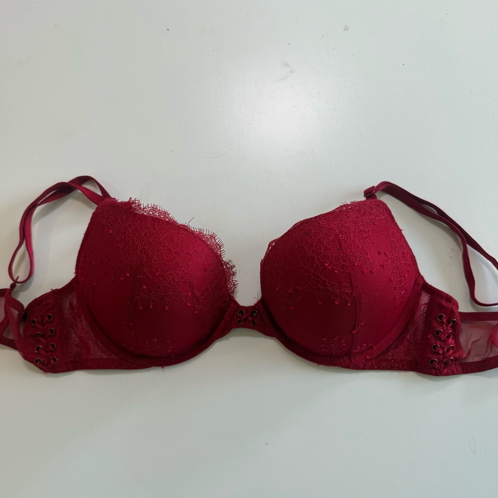 Victoria's Secret Bombshell Red Lace Push-up Bra